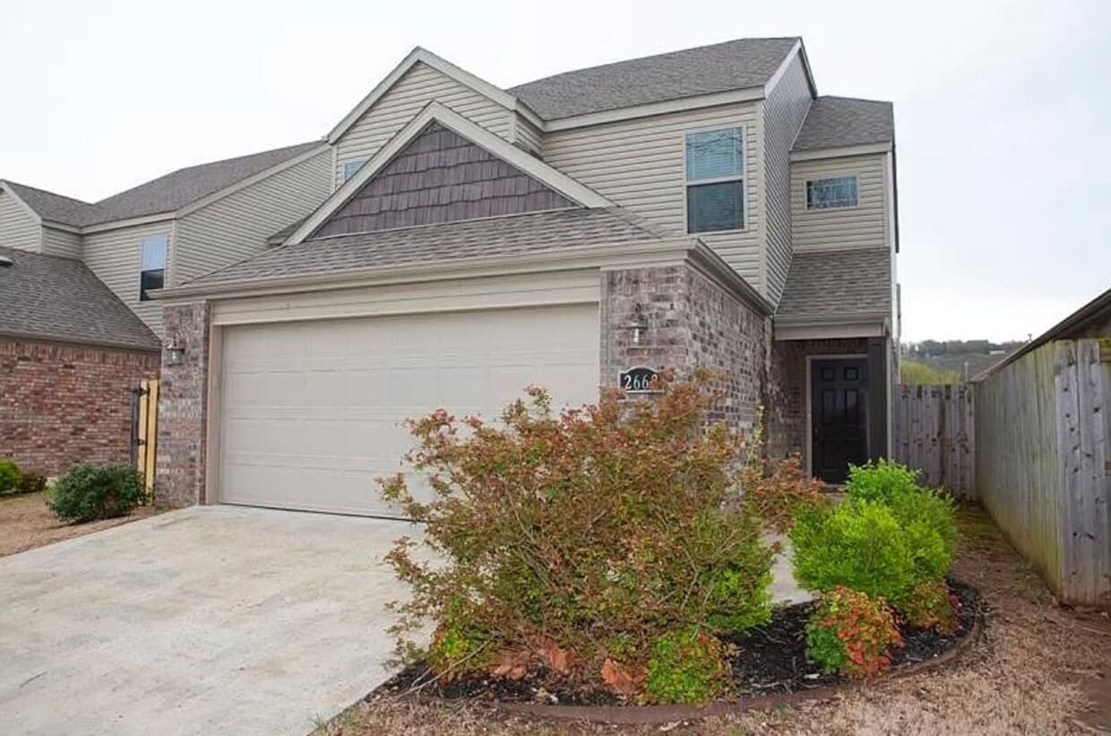 Available August 1st! Two-Story 3 Bedroom, 2.5 Bathroom in the center of Fayetteville - Available August 1st! Two-Story 3 Bedroom, 2.5 Bathroom in the center of Fayetteville