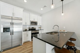 Building Photo - 13145 Berrywood Dr