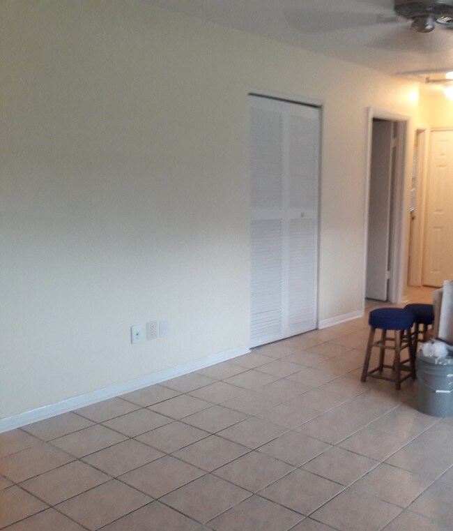 Foto del edificio - 1171 Saxon Blvd