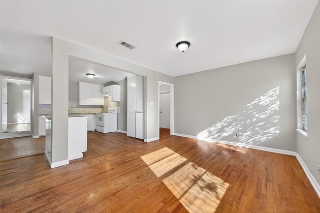 Foto del edificio - 6127 Beldart St