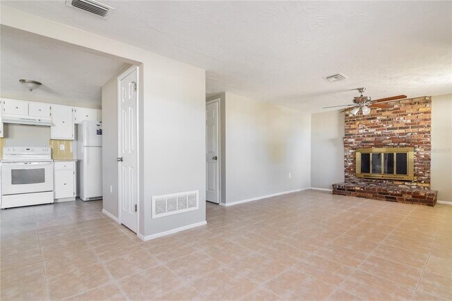 Building Photo - 3410 Trask Dr