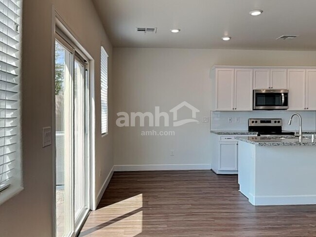 Foto del edificio - 1521 Golden Hour Ave