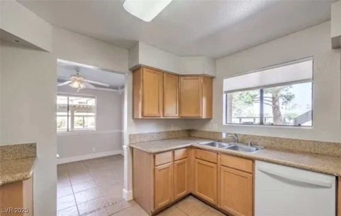 Building Photo - 3151 N Soaring Gulls Dr