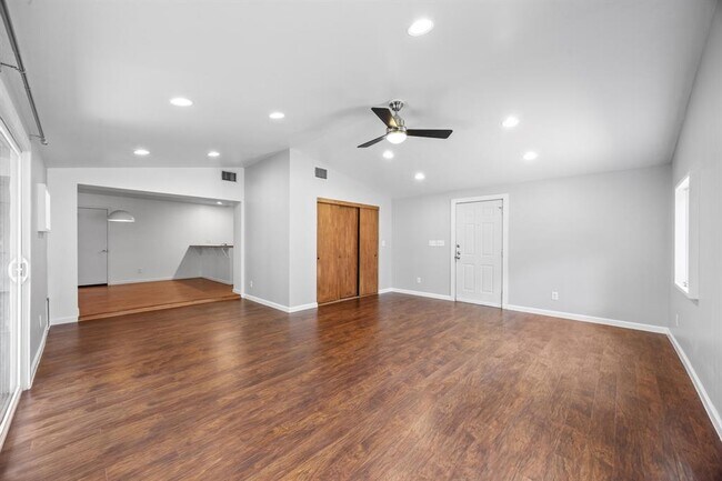 Foto del edificio - 4611 Lennox Dr