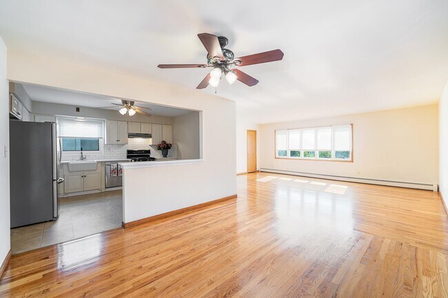 Building Photo - 281 Ave E