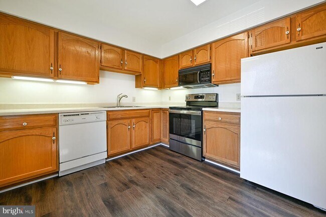 Building Photo - 305 Westridge Cir