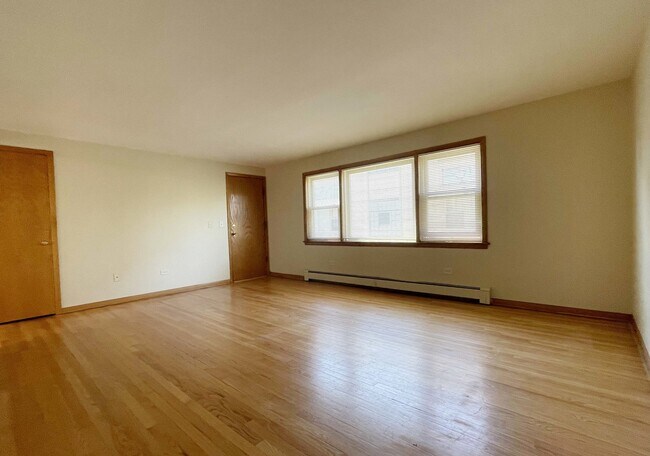 Foto del edificio - 6015 W Diversey Ave