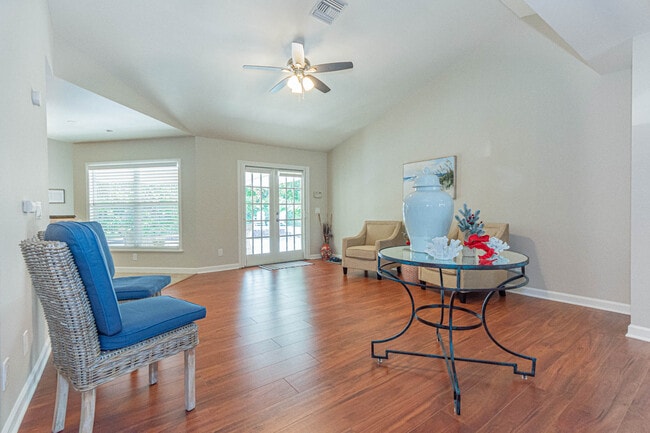 Foto del edificio - 2225 Silver Sands Ct