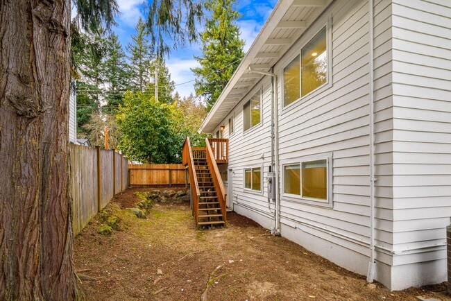Foto del edificio - Gorgeous Fully Renovated 5 Bedroom Redmond/Bellevue/Kirkland Border