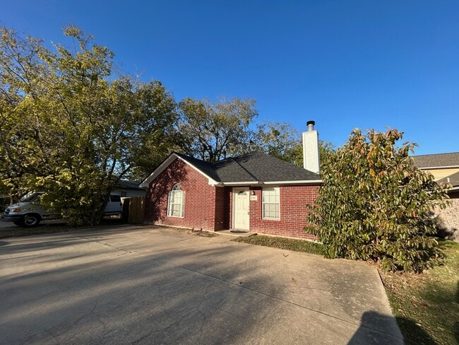 Building Photo - 815 Ave A