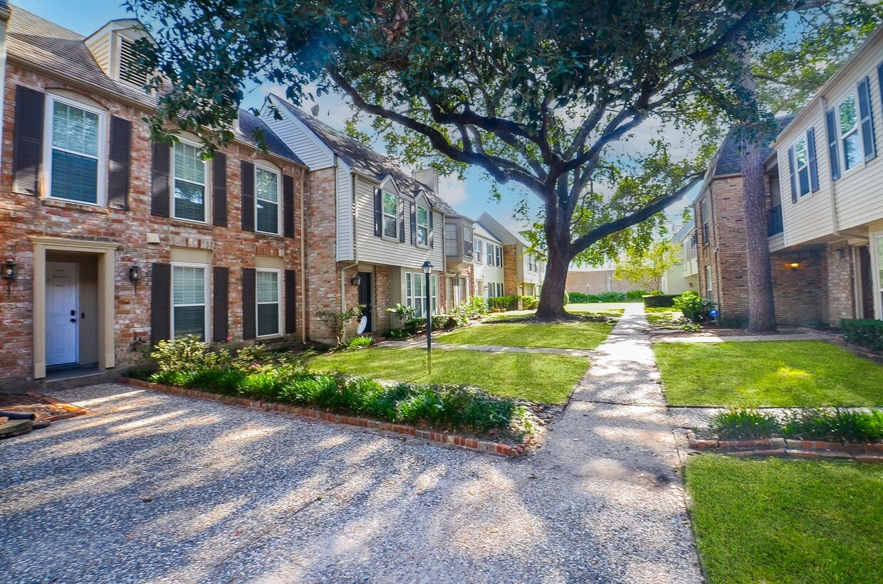 Primary Photo - 13074 Trail Hollow Dr