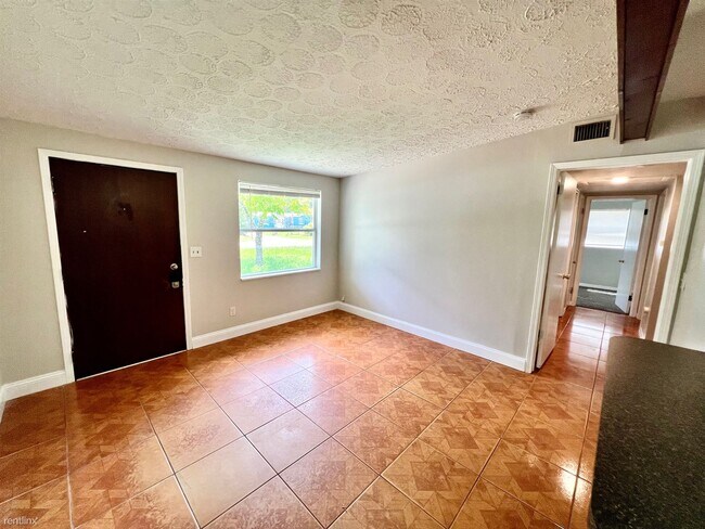 Building Photo - 3 br, 1 bath House - 10342 Monaco Dr
