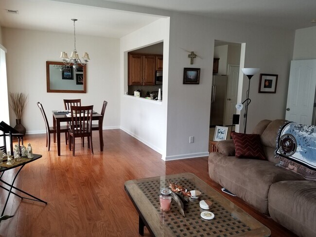 Building Photo - 3BR/2.5BA Townhome in Prim Ballantyne Loca...
