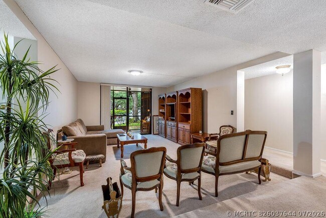 Building Photo - 3680 Inverrary Dr
