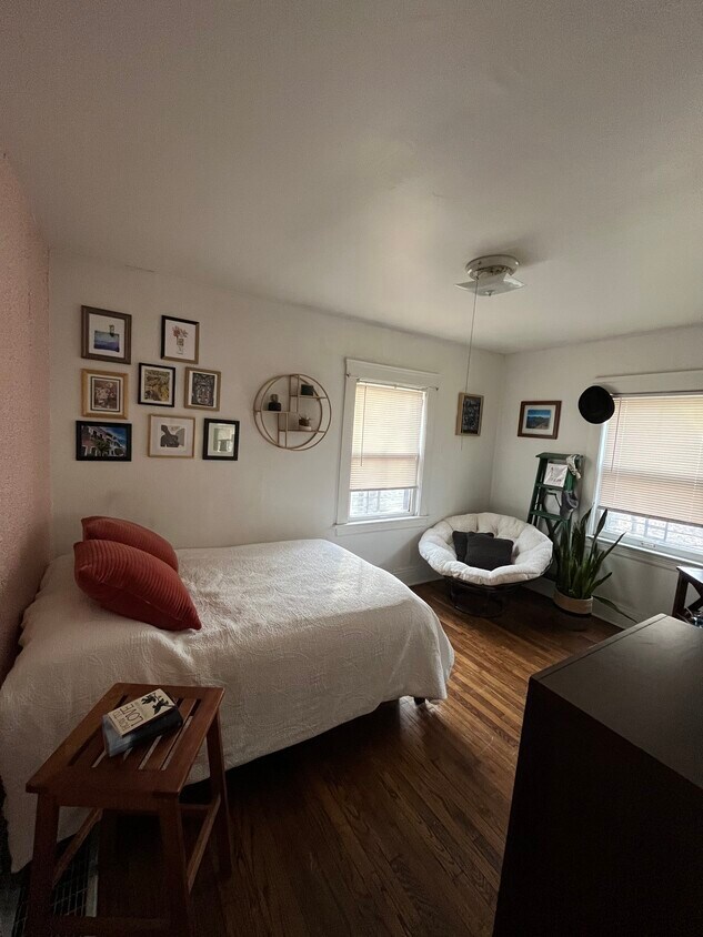 Main bedroom - 2671 E 128th St
