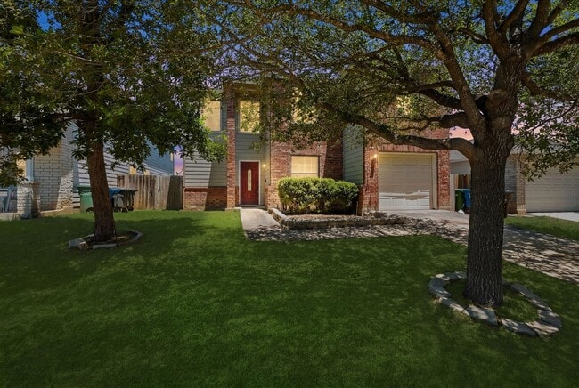 4BR Home with Open Living Area & Included Appliances - 4BR Home with Open Living Area & Included Appliances
