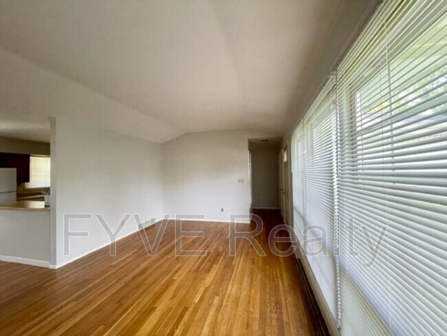 Building Photo - 400 Bernhard Rd