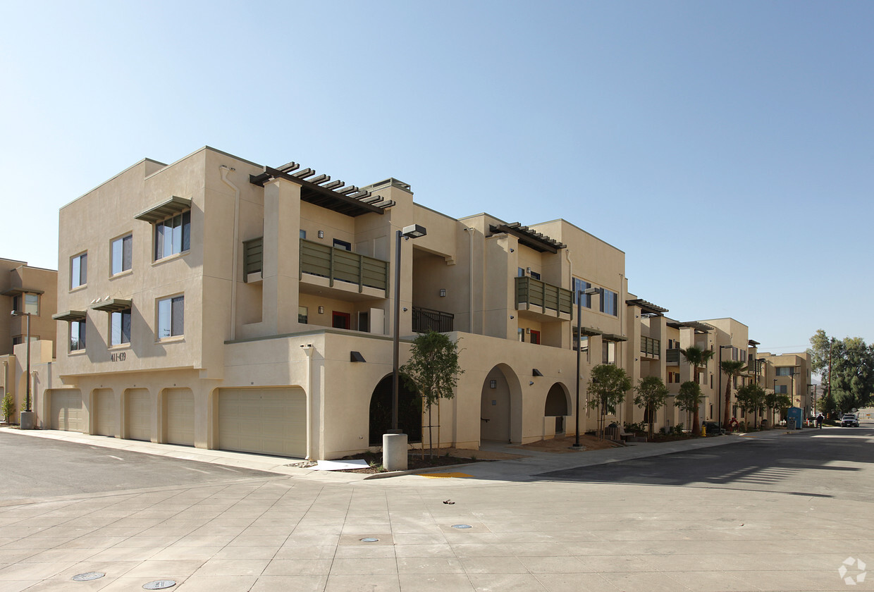 Foto del edificio - Pottery Court Apartments