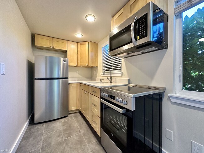 Foto del edificio - 1 br, 1 bath 4plex - 6111 8th Avenue North...