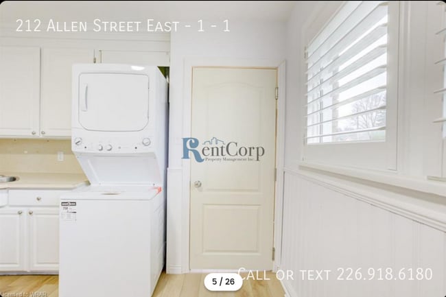 Building Photo - 212 Allen St E