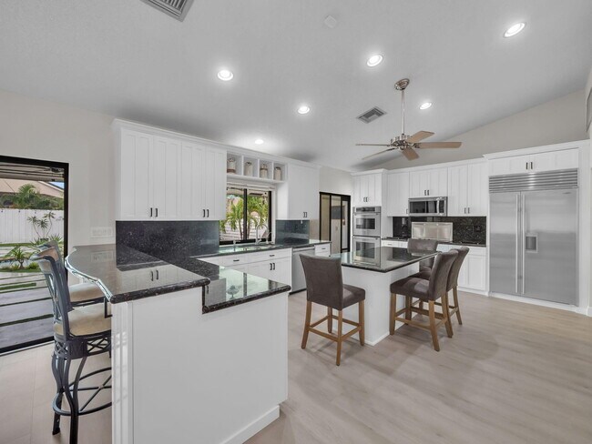 Foto del edificio - 1598 SW 19th St