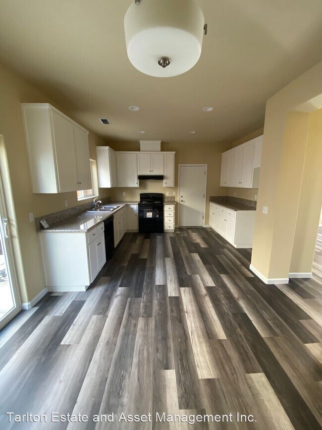 Building Photo - 4 br, 2.5 bath House - 1327 Belmont Dr.