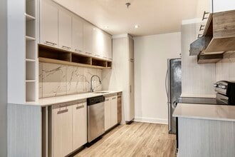 Building Photo - 9675 Av Papineau