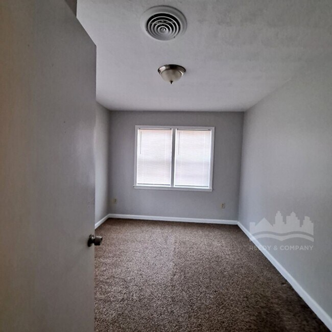 Foto del edificio - 3743 Lakehurst Dr
