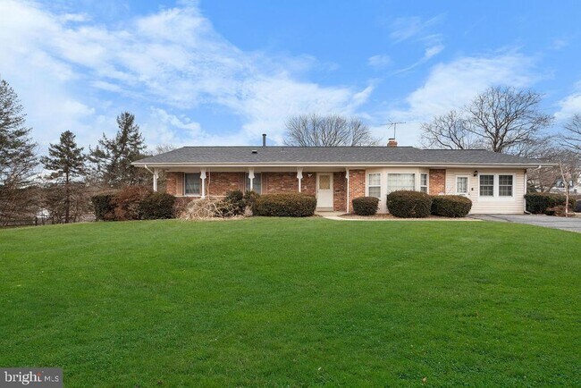 Foto del edificio - 24620 Marlboro Dr