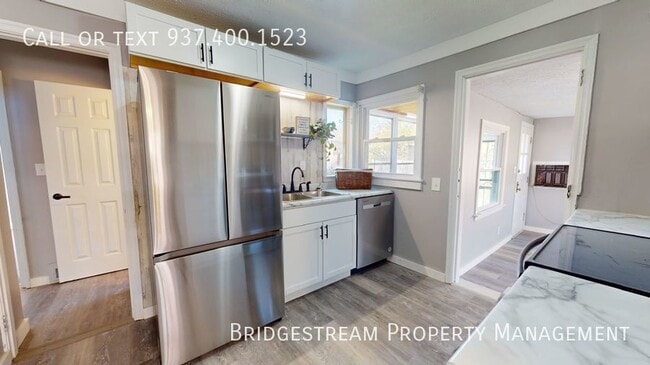 Building Photo - $300 OFF 1ST MONTH'S RENT! - Completely re...
