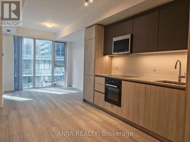 Photo du bâtiment - 400 King St W