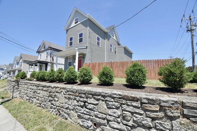 Foto del edificio - 422 Jackson Ave