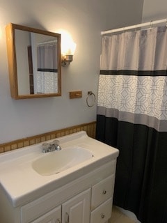 tub/shower combo - 809 pearl st