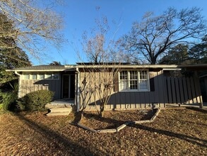 Building Photo - 4 Mitchell Cir SE