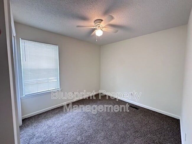 Foto del edificio - 1722 6th Pl Cir NW