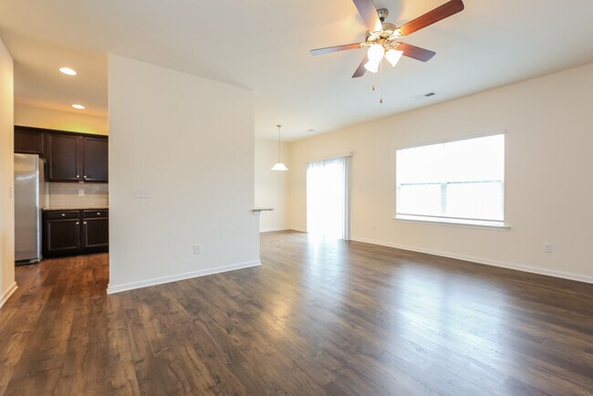 Foto del edificio - 420 All Seasons Dr