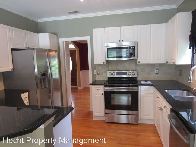 Building Photo - 2440 Cherry Ln