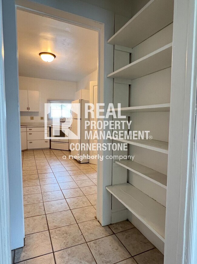 Building Photo - Charming 1BR Apartment in Historic Vine Neighborhood – Close to Downtown & Bronson