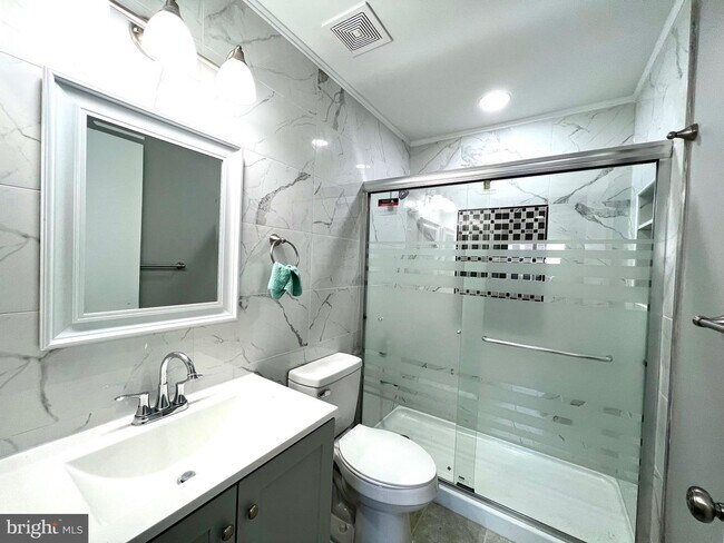 Building Photo - 609 Ravens Crest Dr