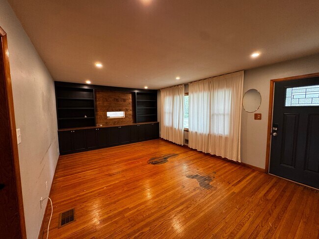 Foto del edificio - 2333 Hanover Dr