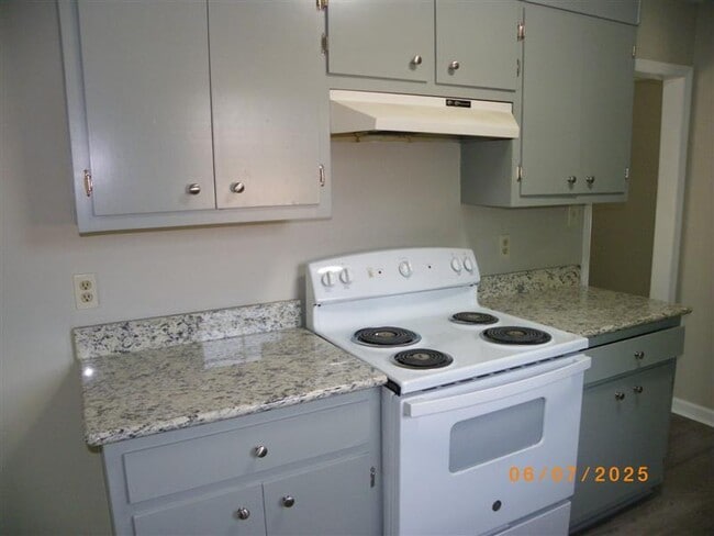 Building Photo - 929 N Willowick Dr