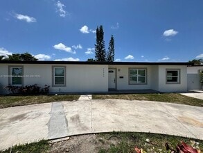 Building Photo - 11000 SW 47th Terrace