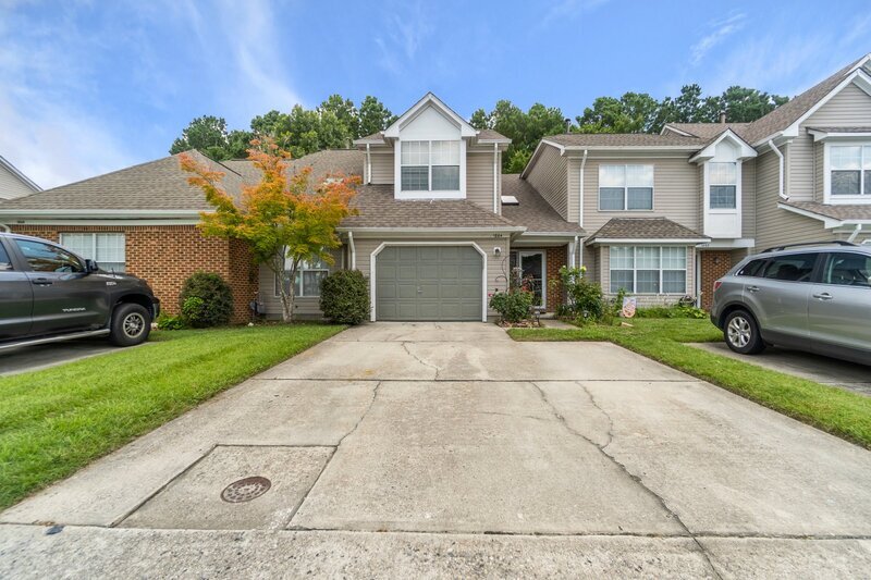 Photo - 1864 Abbotsbury Way