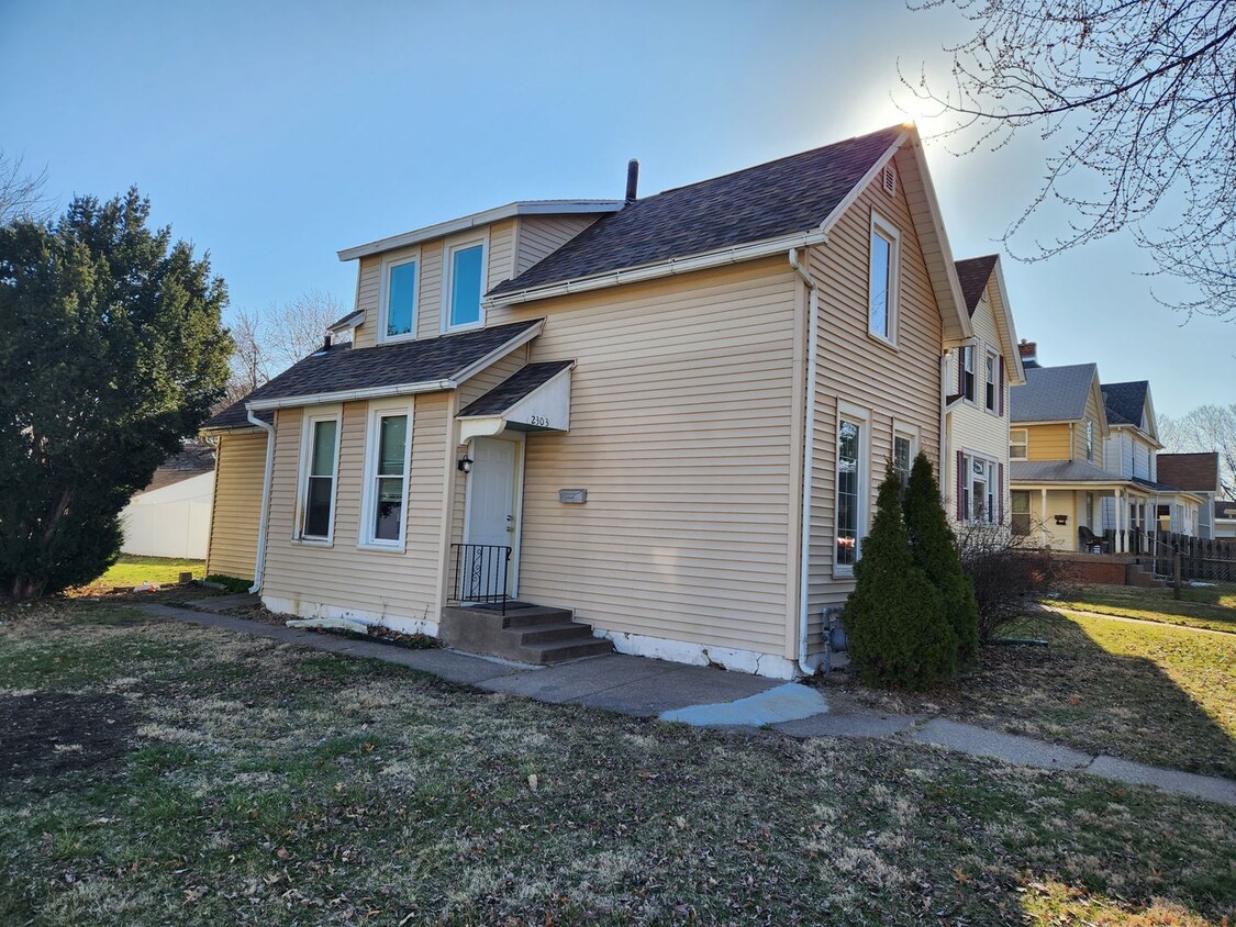 Primary Photo - Great house in Davenport