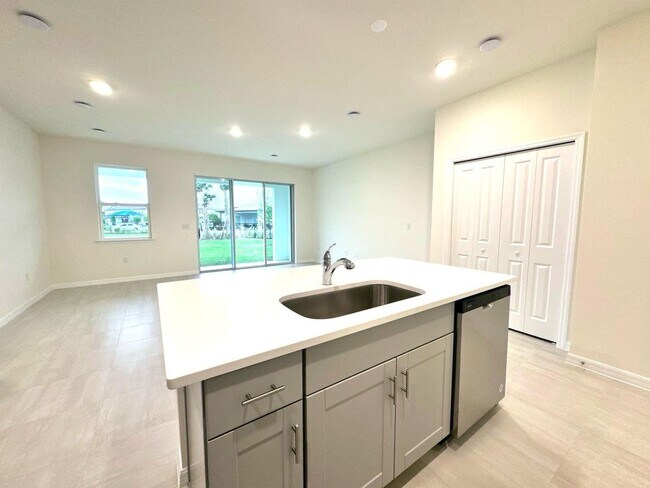 Building Photo - New Townhome for Rent