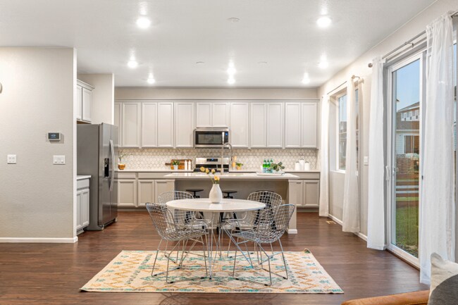 Building Photo - 464 Gold Hill Dr