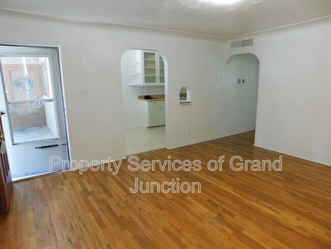 Building Photo - 742 Bunting Ave