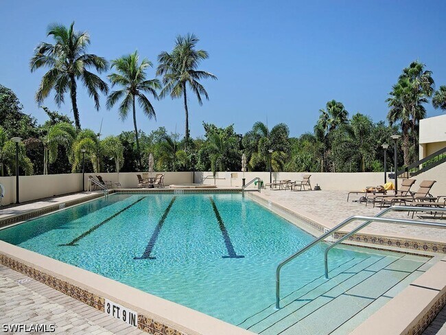 Foto del edificio - 6001 Pelican Bay Blvd