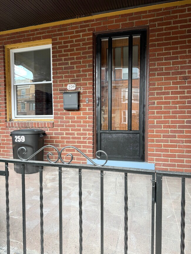 Entrance - 259 Gross St