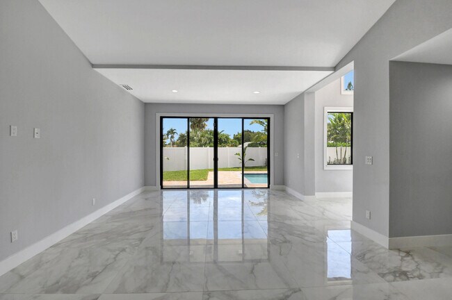 Building Photo - 118 S Swinton Cir